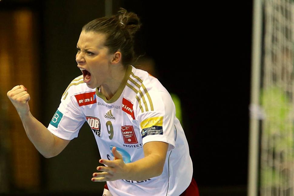 O handbalistă celebră e distrusă de pozele nud cu ea apărute pe internet FOTO 503860