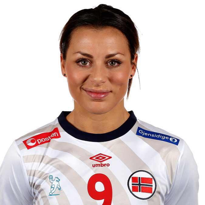 O handbalistă celebră e distrusă de pozele nud cu ea apărute pe internet FOTO 503862