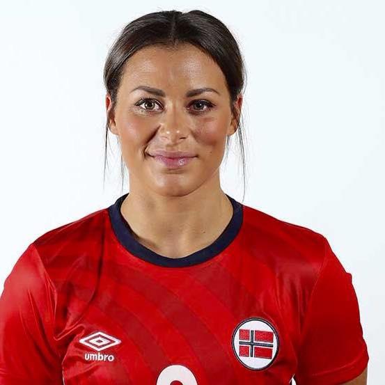 O handbalistă celebră e distrusă de pozele nud cu ea apărute pe internet FOTO 503863