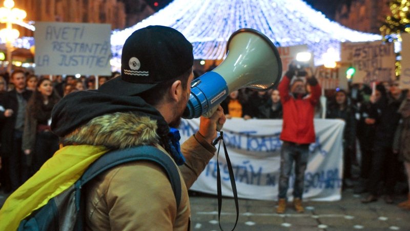 Numărul protestatarilor a ajuns la câteva mii în Cluj-Napoca, Sibiu, Iaşi şi Timişoara. Unde s-au încheiat deja protestele