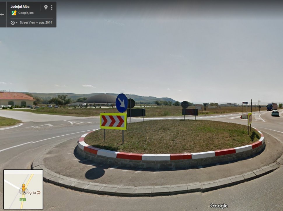 Camerele Google Street au surprins două prostituate la treabă într-o parcare din Alba Iulia. Ce detalii apar în imagine