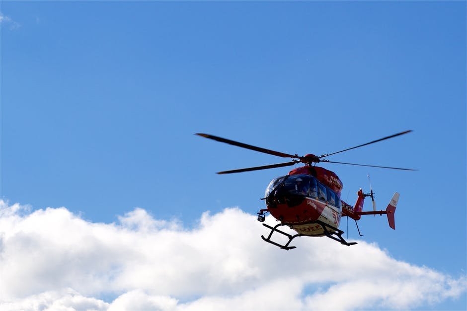 Patru persoane și-au pierdut viața după ce un avion și un elicopter s-au izbit unul de altul