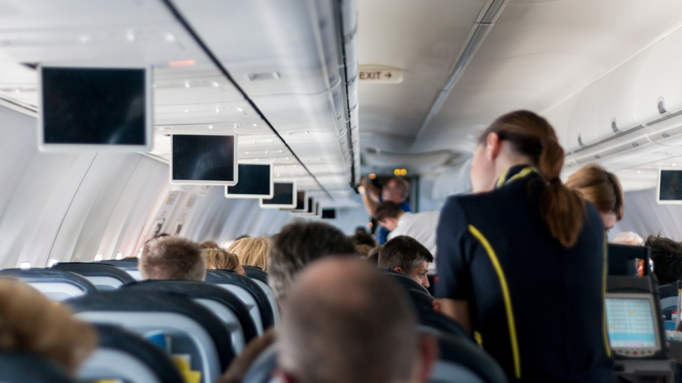 O însoțitoare de bord spune de ce nu ar trebui ca pasagerii să bea cafeaua care se face în avion