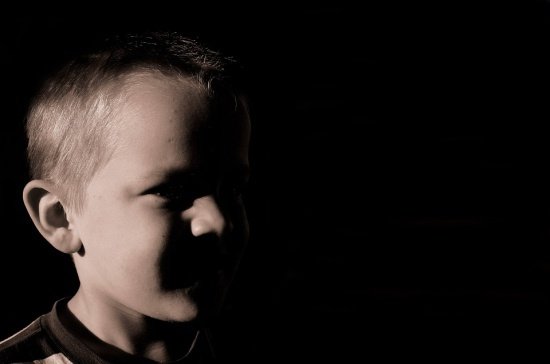 Caz șocant la Vâlcea: Fetiţă de șase ani, abuzată sexual de un băiat de 12 ani