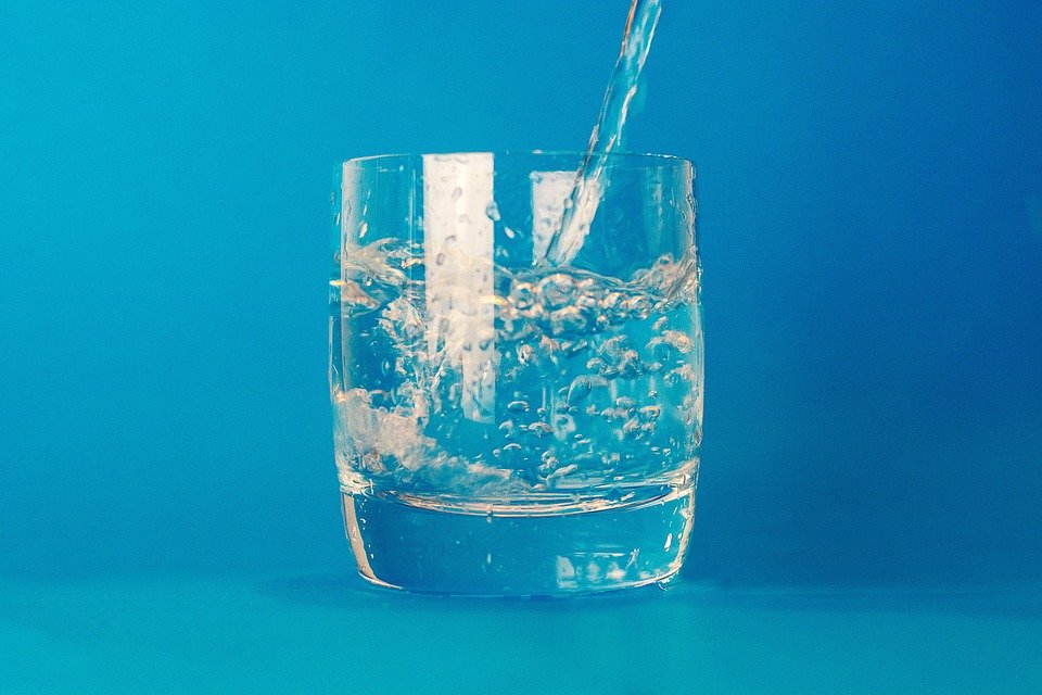 Ce se întâmplă în corpul tău, dacă bei apă cu sare timp de șapte zile