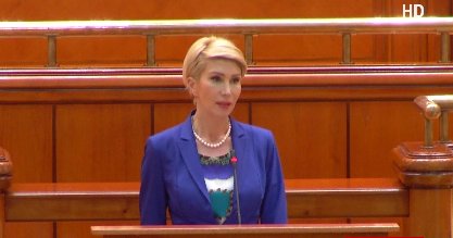 Raluca Turcan, către Viorica Dăncilă: „Dacă sunteţi o femeie demnă, ar trebui să vă rugaţi să nu primiţi votul de investitură"