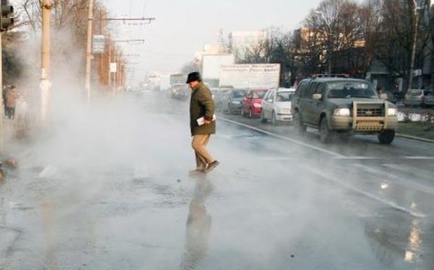 Un muncitor a murit în București, după ce o conductă cu apă fierbinte s-a fisurat
