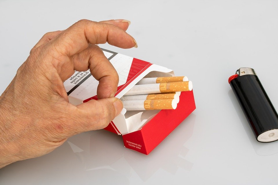 Atentie, fumători! Ce modificări apar la pachetele de țigări