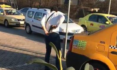 Reacțiile neașteptate ale colegilor taximetristului care a scos pistolul pe aeroportul Otopeni: "Eu îl rupeam" 506250