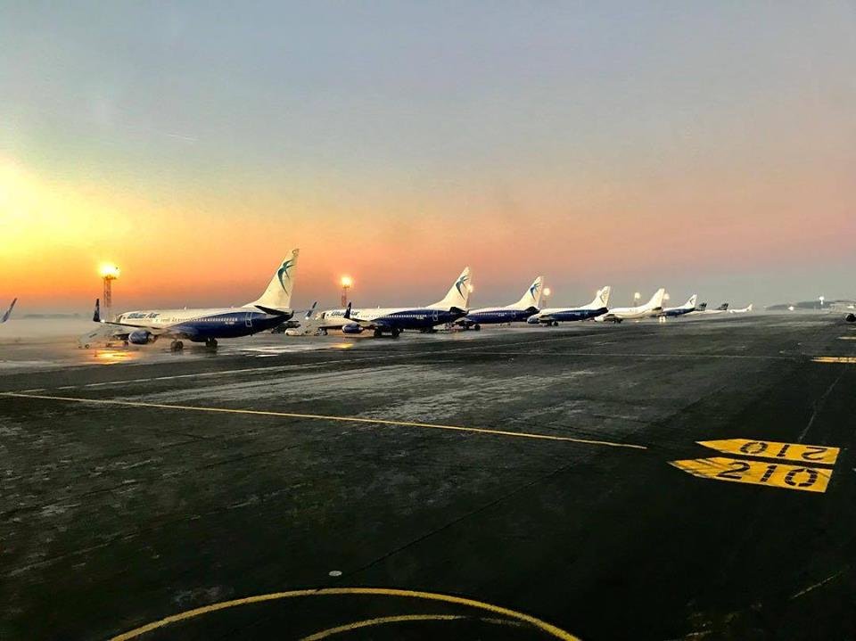 Blue Air renunță la mai multe zboruri din România. Rutele care nu vor mai fi făcute