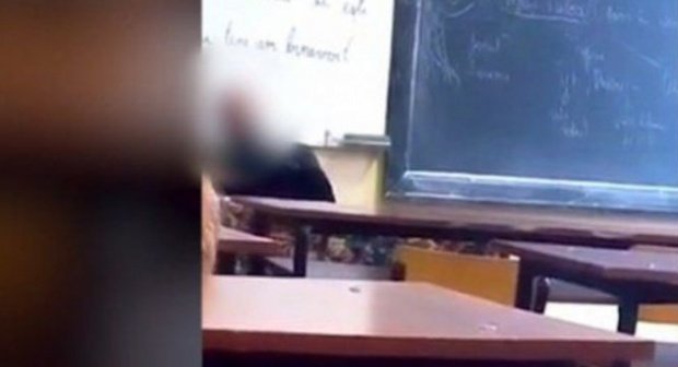 Notă scăzută la purtare pentru elevele care l-au filmat pe profesorul de religie când se „scărpina”