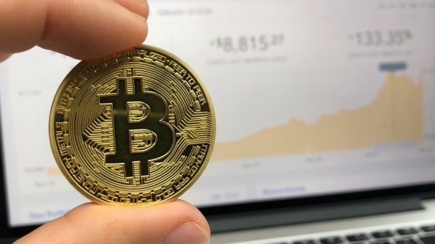 Bitcoin se prăbușește. Cât costă acum moneda virtuală
