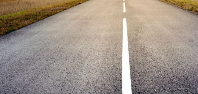 Un bărbat a furat într-o noapte 800 de metri de asfalt de pe un drum din China