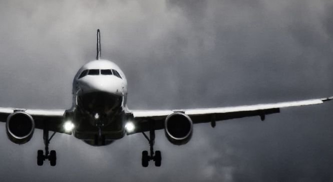Zbor de coșmar pentru pasagerii unui avion cu destinaţia Sofia. Aeronava a aterizat la Bucureşti din cauza vântului puternic