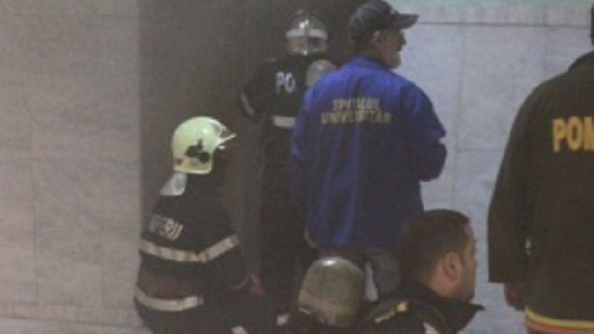 A fost alertă la Spitalului Universitar. Un incendiu a izbucnit la etajul I. Focul a fost stins cu extinctoare și nu au existat victime (GALERIE FOTO)