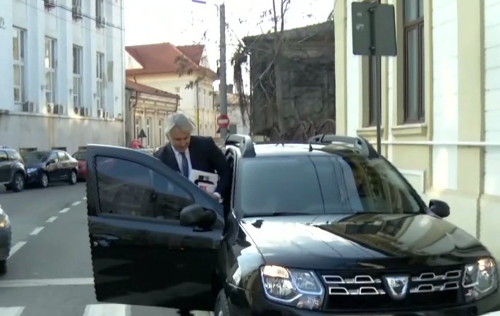 Teodorovici fuge de explicațiile despre salarii 