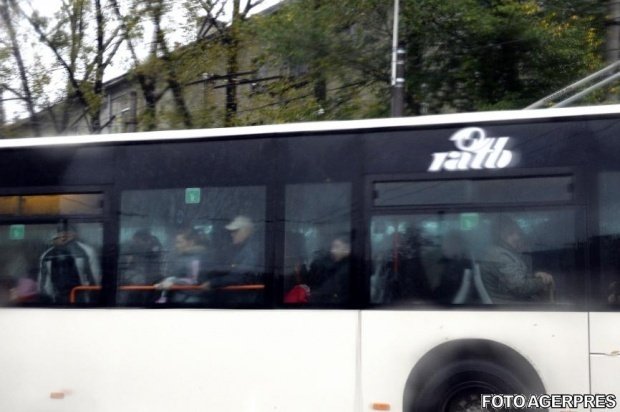 Haos în București. Zeci de troleibuze sunt blocate pe Bulevardul Regina Elisabeta, după o pană de curent