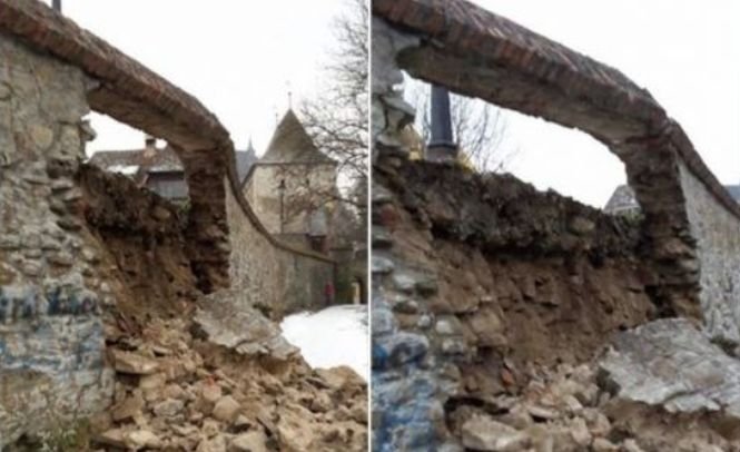 O bucată uriaşă din zidul cetăţii Sighişoara s-a prăbuşit