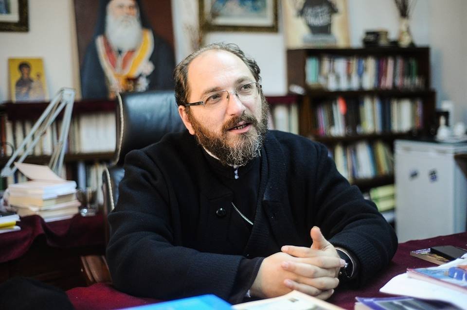 Părintele Constantin Necula incită în scandalul filmului „120 de bătăi pe minut”: Văzut și taxat! Asta trebuie făcut mereu!