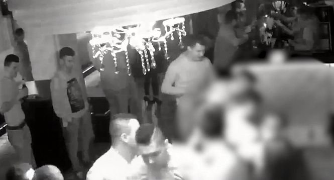 Bătaie ca-n ringul de box într-un club din Gorj. Imagini șocante! (VIDEO)