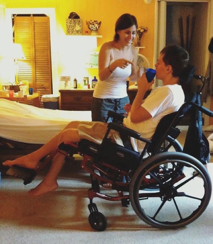 A avut un accident de motocicletă, iar medicii nu-i mai dădeau nicio șansă. Așteptau doar ca soția să dea acceptul pentru deconectarea aparatelor. A refuzat. După trei ani, bărbatul a deschis ochii și i-a șoptit femeii ceva. Toți au rămas fără cuvinte 508162