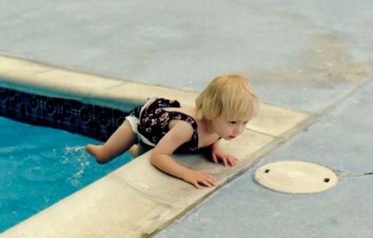 Și-a abandonat fiica bolnavă în maternitate. După 25 de ani, a deschis televizorul și a amuțit 508574