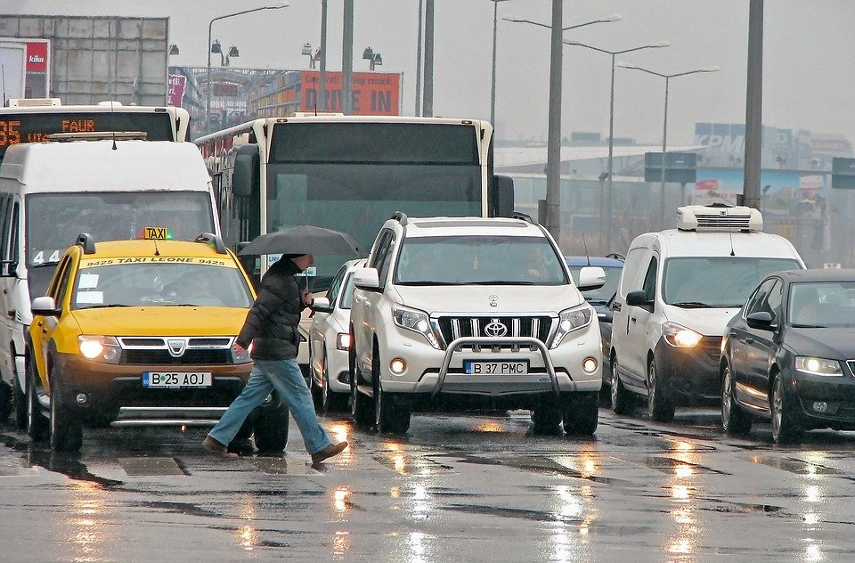 Taxă pentru mașini în centrul Bucureştiului. Ce soluții a propus Primăria