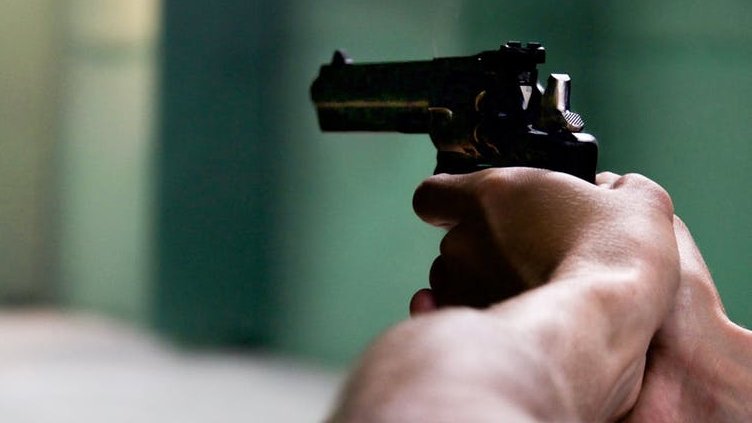 Un fost polițist s-a ales cu o sumă uriașă de bani fiindcă a refuzat să împuște un om de culoare
