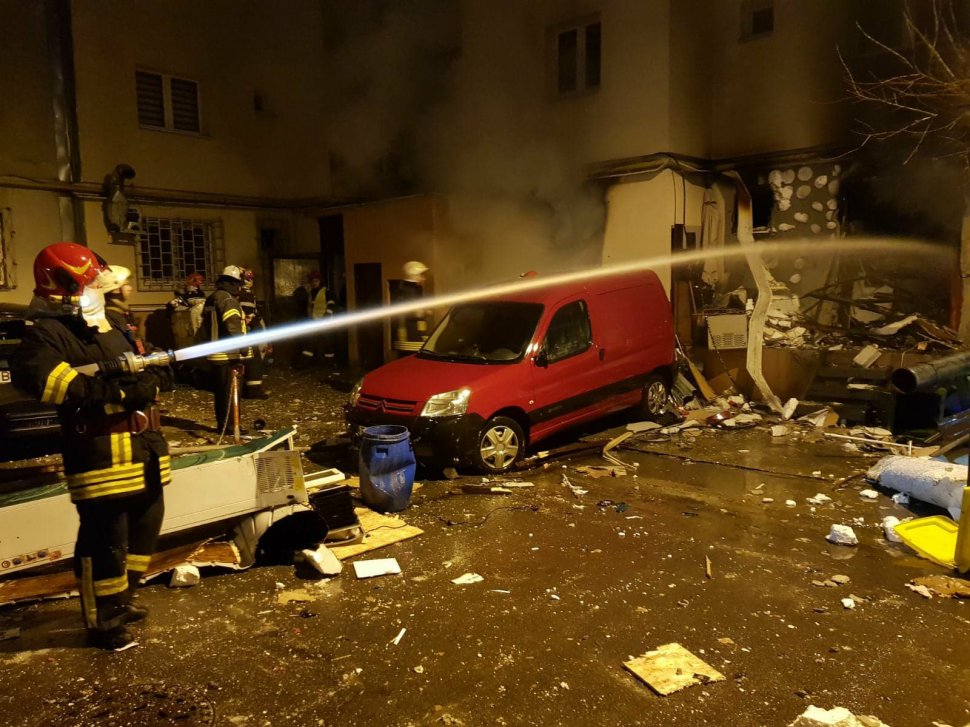 Explozie într-un fast food din București - GALERIE FOTO