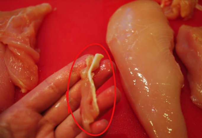 Liniile albe de pe carnea de pui, un pericol pentru sănătate. De ce te îmbolnăvește această carne - VIDEO 