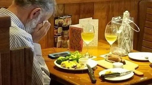 Scene emoționante, într-un restaurant. Cum a fost surprins un bărbat de Ziua Îndrăgostiților 