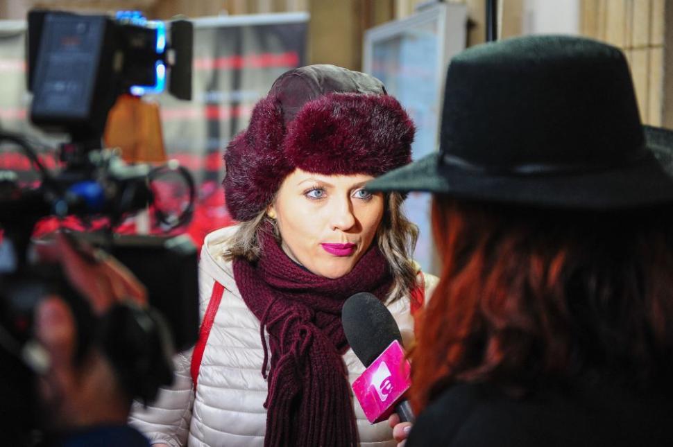 Prin proiectul “Dragostea poartă Pantofii roșii”, Fundația Mereu Aproape luptă contra violenței împotriva femeilor 509777