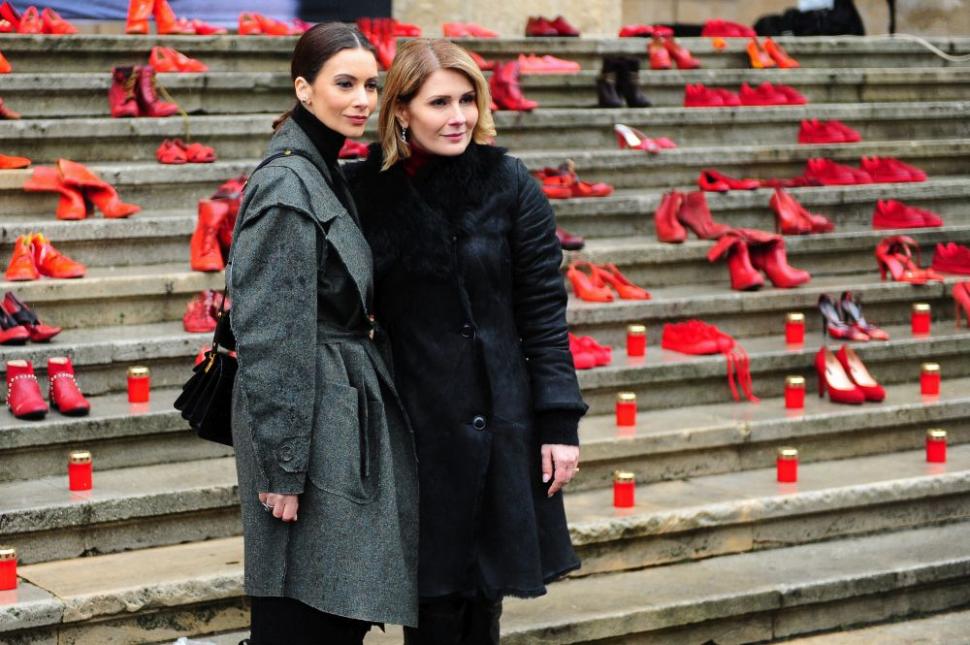 Prin proiectul “Dragostea poartă Pantofii roșii”, Fundația Mereu Aproape luptă contra violenței împotriva femeilor 509779