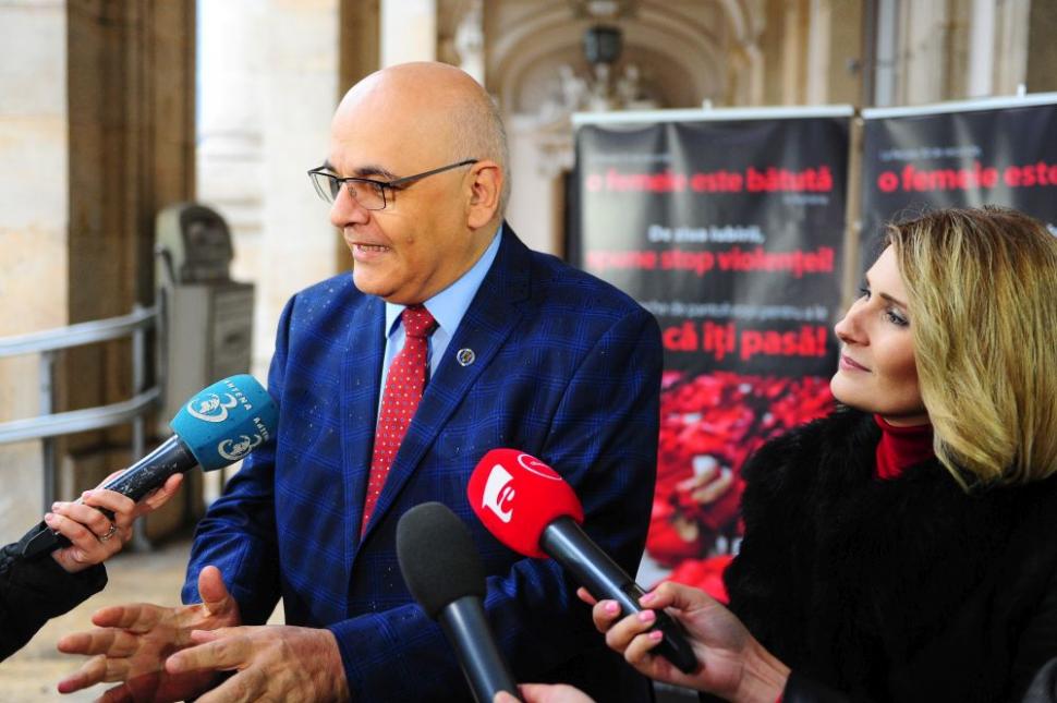 Prin proiectul “Dragostea poartă Pantofii roșii”, Fundația Mereu Aproape luptă contra violenței împotriva femeilor 509781