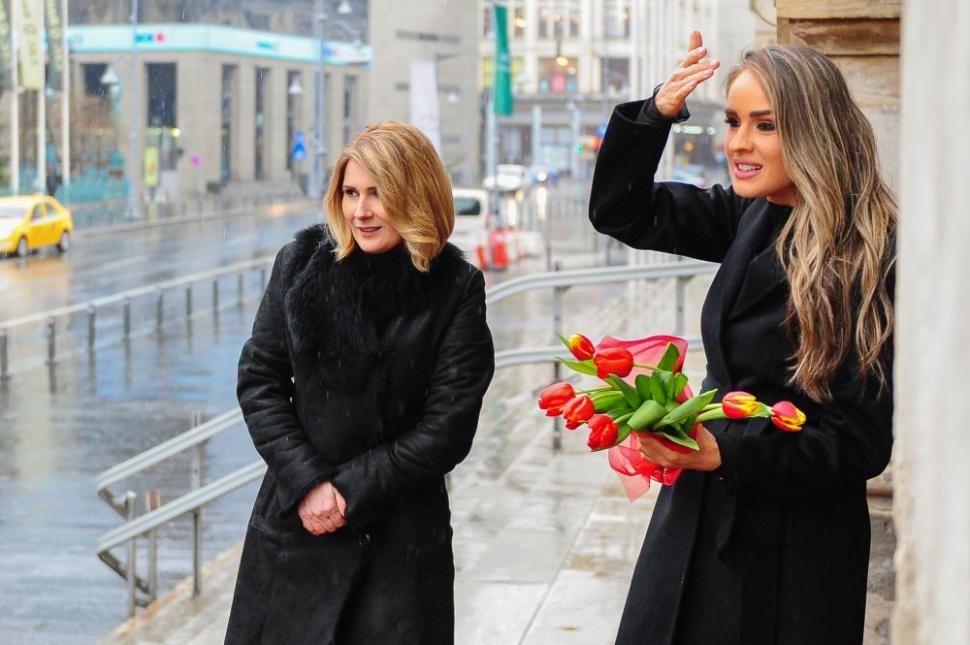 Prin proiectul “Dragostea poartă Pantofii roșii”, Fundația Mereu Aproape luptă contra violenței împotriva femeilor 509783