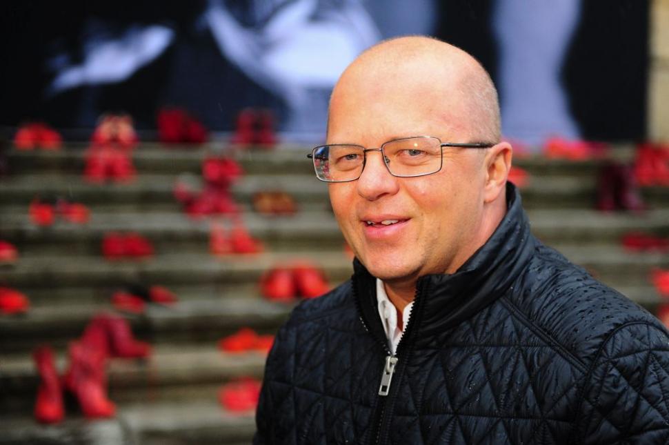 Prin proiectul “Dragostea poartă Pantofii roșii”, Fundația Mereu Aproape luptă contra violenței împotriva femeilor 509785