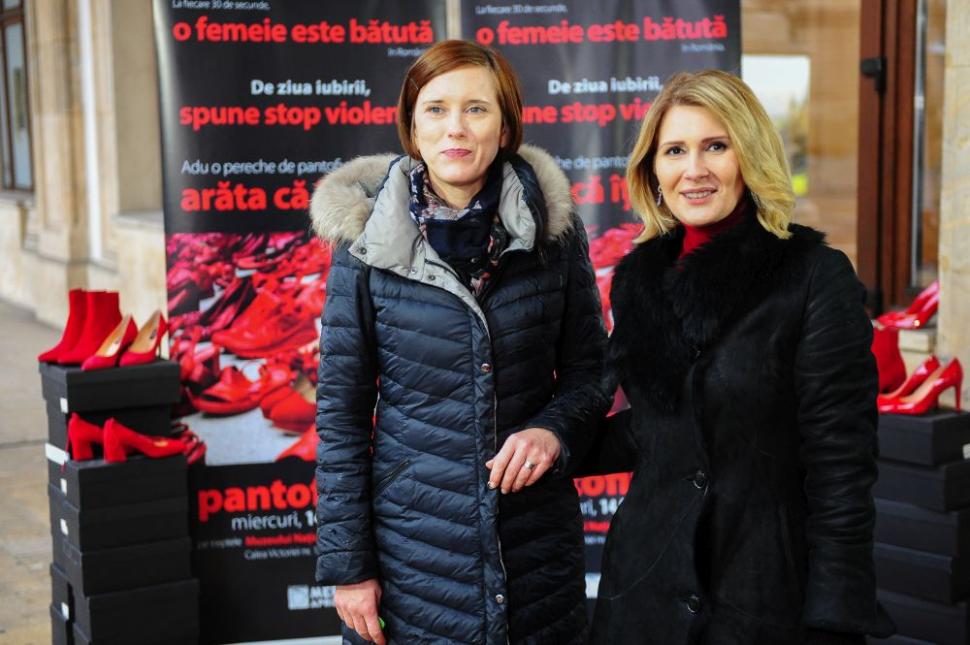 Prin proiectul “Dragostea poartă Pantofii roșii”, Fundația Mereu Aproape luptă contra violenței împotriva femeilor 509787