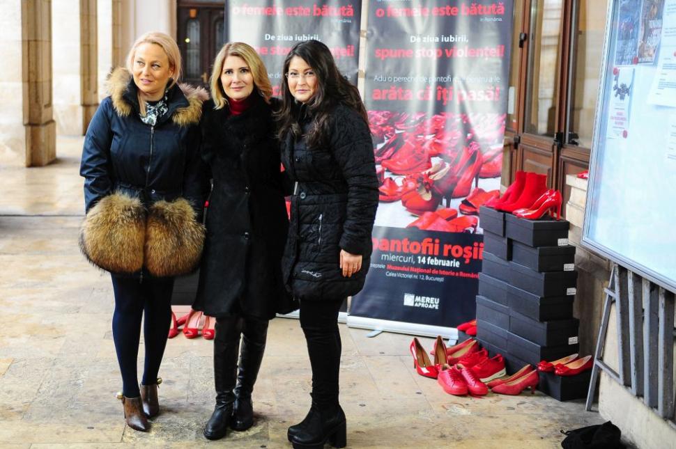 Prin proiectul “Dragostea poartă Pantofii roșii”, Fundația Mereu Aproape luptă contra violenței împotriva femeilor 509792