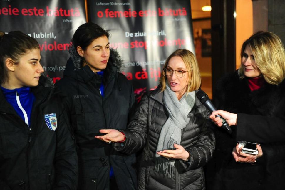 Prin proiectul “Dragostea poartă Pantofii roșii”, Fundația Mereu Aproape luptă contra violenței împotriva femeilor 509797