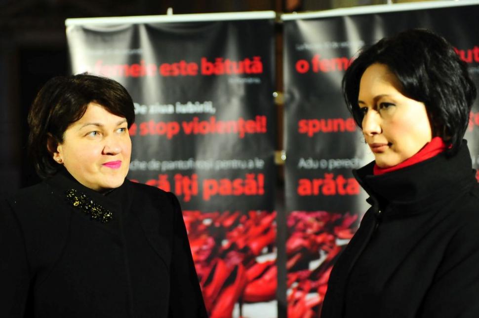 Prin proiectul “Dragostea poartă Pantofii roșii”, Fundația Mereu Aproape luptă contra violenței împotriva femeilor 509799