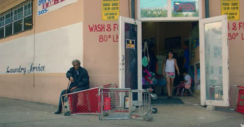 Ce gest minunat! O vedetă  a împărţit 1 milion de dolari într-un cartier sărac 510116