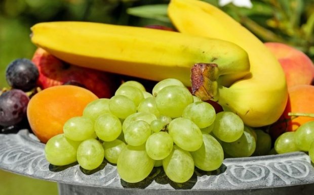 Mare atenție la fructele și legumele din import care arată perfect