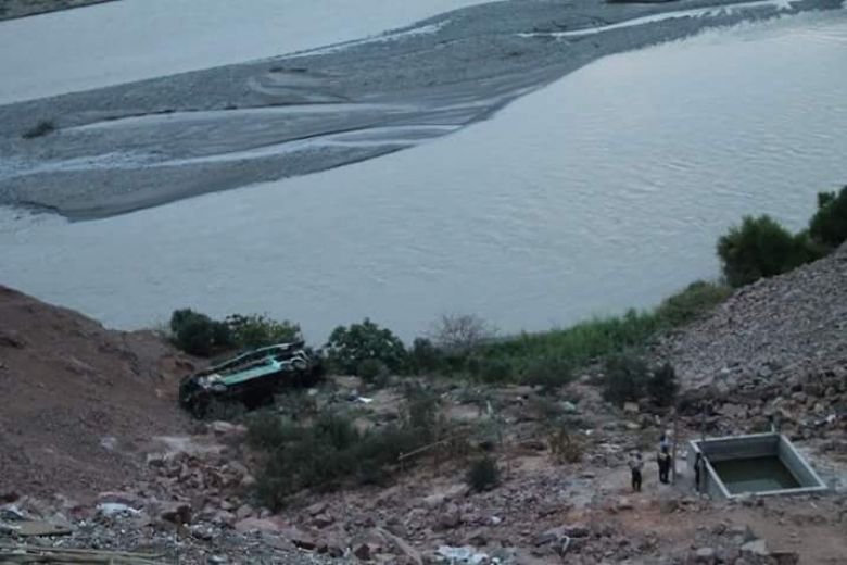Cel puţin 35 de morţi, după ce un autocar a căzut într-o prăpastie în Peru