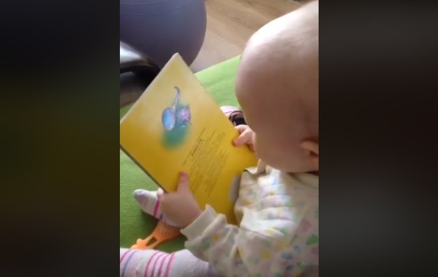 VIDEO. Un bebeluș de doar câteva luni a învățat să citească. Ce părere aveți? 
