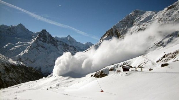 Riscul producerii avalanşelor în Masivul Ceahlău este maxim. Alerta salvamontiştilor a fost ridicată la gradul 5 din 5