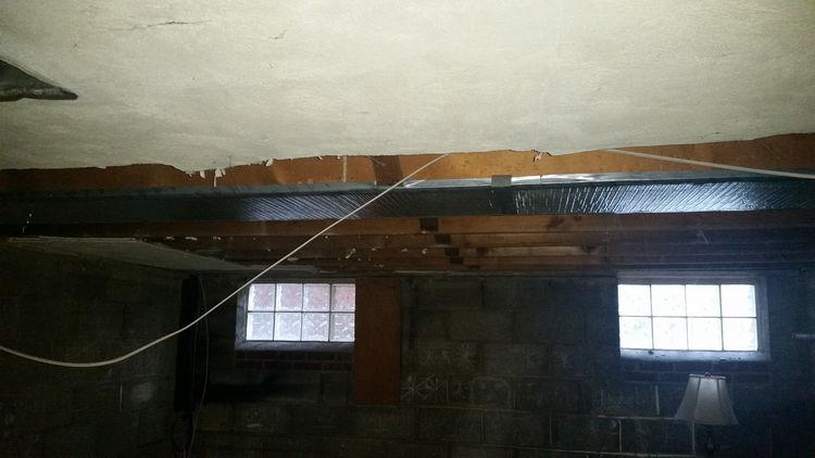 A decis să-și renoveze subsolul casei, când a găsit două cutii în perete. A fost de-a dreptul șocat când a văzut ce se află în ele. „Așa ceva este de neimaginat!” (GALERIE FOTO) 511712