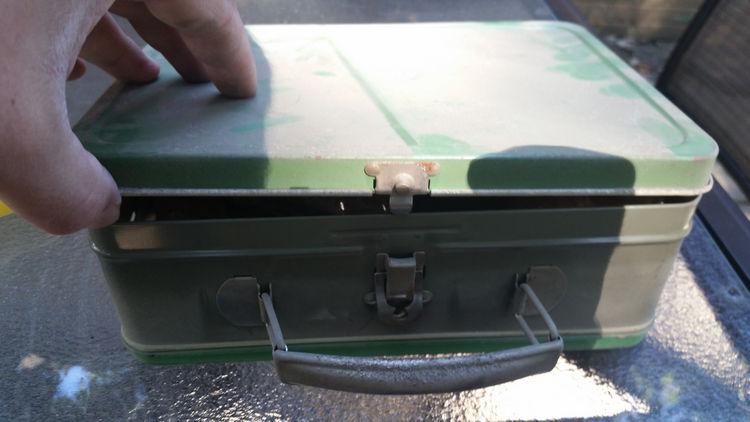 A decis să-și renoveze subsolul casei, când a găsit două cutii în perete. A fost de-a dreptul șocat când a văzut ce se află în ele. „Așa ceva este de neimaginat!” (GALERIE FOTO) 511714