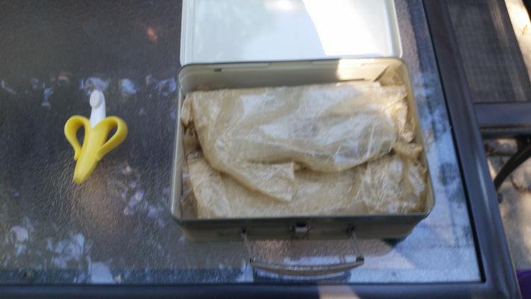 A decis să-și renoveze subsolul casei, când a găsit două cutii în perete. A fost de-a dreptul șocat când a văzut ce se află în ele. „Așa ceva este de neimaginat!” (GALERIE FOTO) 511715