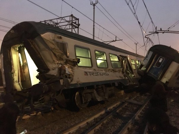 Cel puţin 15 morţi şi 40 de răniţi după ce două trenuri s-au ciocnit, în Egipt