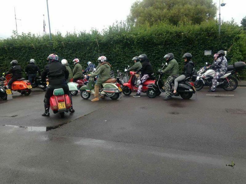 Își cumpărăse o rochie pentru balul de absolvire, însă nu s-a mai dus pentru că toți colegii își băteau joc de ea. A doua zi, când s-a trezit și s-a uitat pe geam, nu i-a venit să creadă ce vede. Erau peste 100 (FOTO) 511728